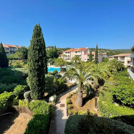 T2 Avec Piscine, 4 Couchages -