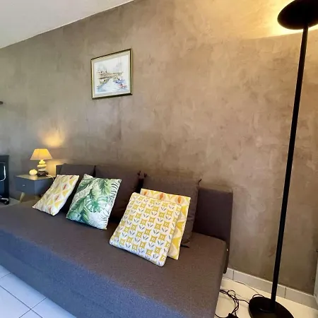 T2 Avec Piscine, 4 Couchages -